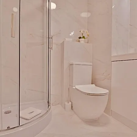 With Private Bike Storage 아파트 *