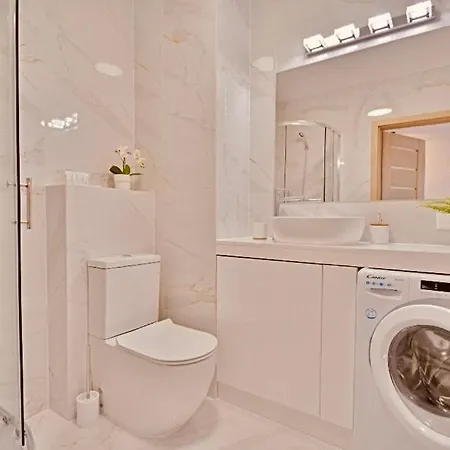 With Private Bike Storage 아파트 슈비노우이스쳬