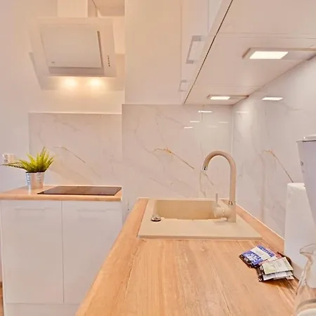 아파트 With Private Bike Storage *